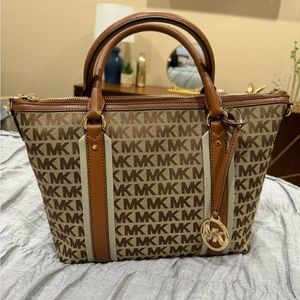 NWT Michael Kors Griffin Medium Satchel
